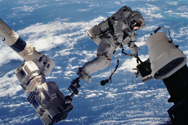 NASA покажет в прямом эфире выход российских космонавтов в открытый космос