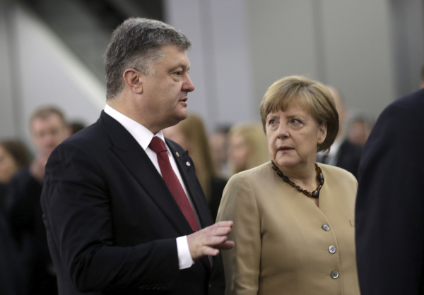 Немецкие СМИ: заявлениям Порошенко о "российской агрессии" нельзя доверять Немецкие СМИ: заявлениям Порошенко о "российской агрессии" нельзя доверять