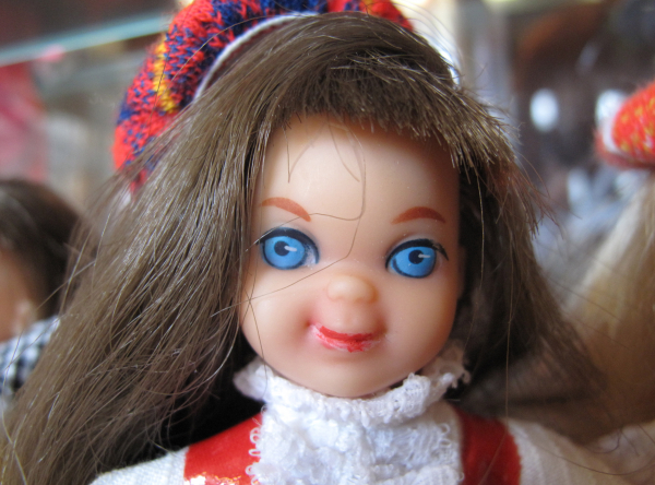 "Падение Барби" - игрушки "Маша и медведь" обогнали по популярности иностранную куклу
