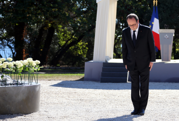 "Память жертв теракта" - Олланд прочел строки из письма погибшей в Ницце россиянки