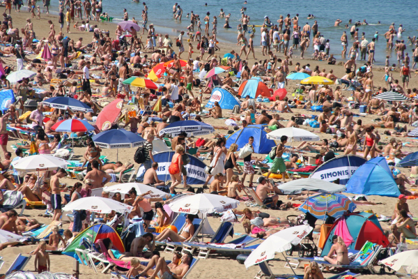 Пляжи Черноморских курортов РФ оказались загружены более чем на 100%