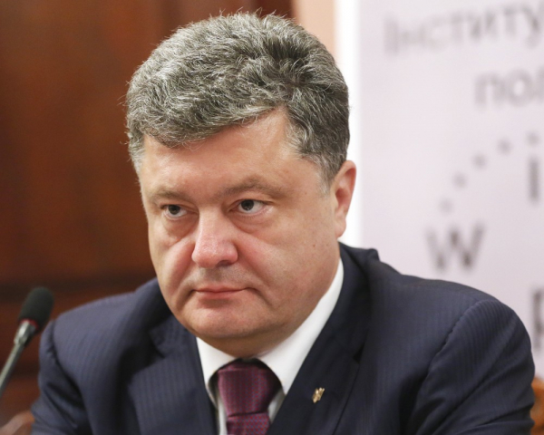 Порошенко анонсировал возвращение на родину еще двоих осужденных в РФ украинцев