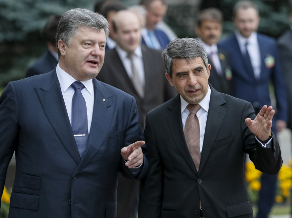 Порошенко рассказал президенту Болгарии, что Россия и Украина – разные вселенные