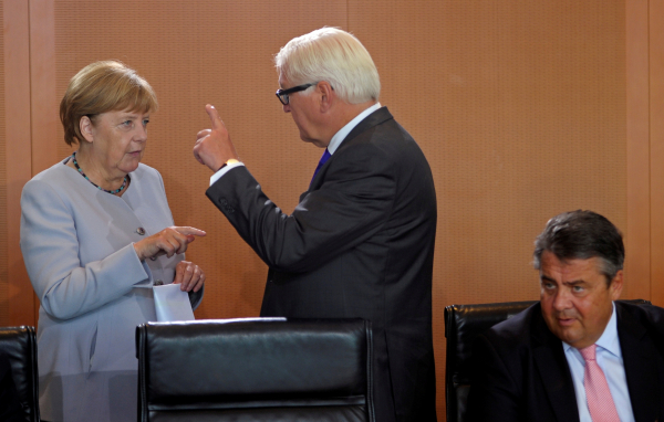 Правящая коалиция Германии недовольна, что Штайнмайер не желает «запугивать» Россию