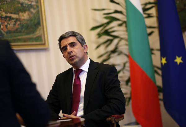 Президент Болгарии: Путин ведет гибридную войну на Балканах