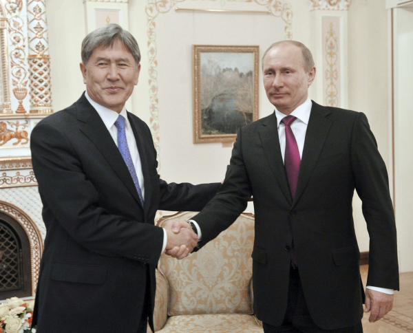 Президент Киргизии полностью поддерживает действия России в Сирии