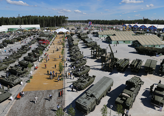 Путин: Армия России в 2015 г. получила 4 тысячи образцов вооружения Путин: Армия России в 2015 г. получила 4 тысячи образцов вооружения