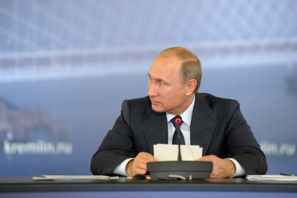 Путин потребовал не допускать задержек по выплатам пенсий 