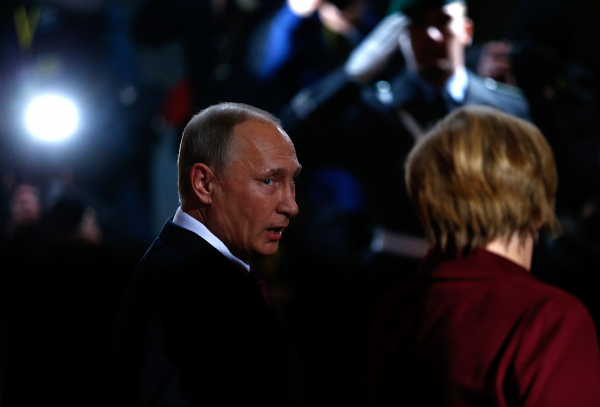 Путин предупредил Меркель о несанкционированном отборе транзитного газа Украиной