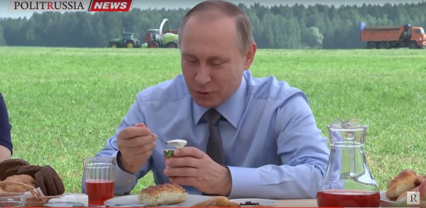 Путин продегустировал местные продукты тверских аграриев