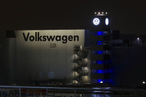 Риск от скандала Volkswagen стал для Германии опаснее греческого кризиса
