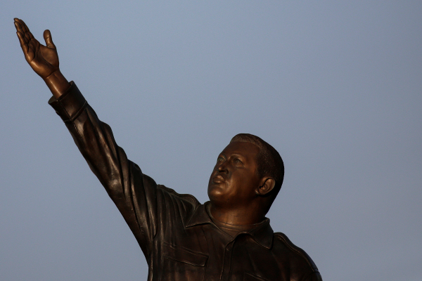 Россия подарила Венесуэле шестиметровую  статую Уго Чавеса