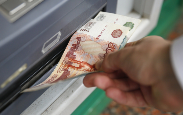 Россия стала лидером по объему денежных переводов на Украину