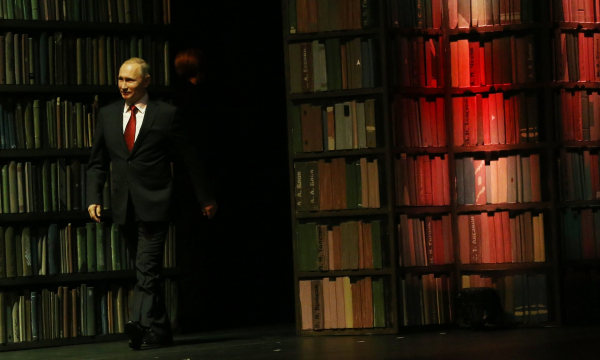 The Guardian: Россияне читают классику из страха перед властями