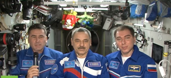 Российские космонавты поздравили землян с наступающим Новым годом