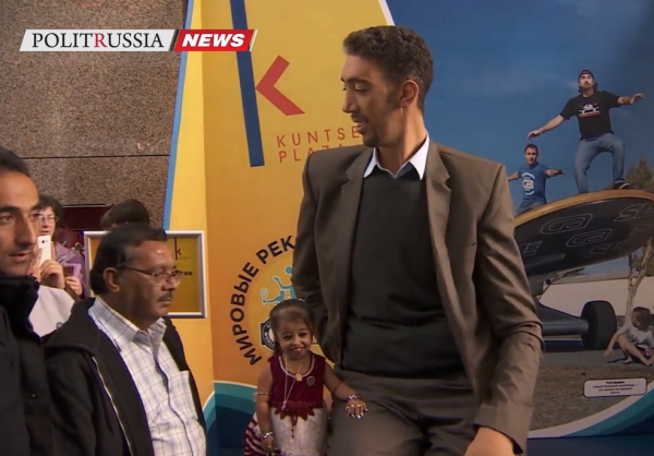 Самый высокий и самый маленький человек в мире посетили Москву