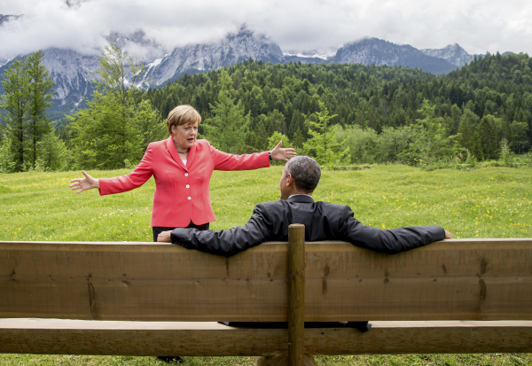 Siri обозвала Меркель "немецкой лгуньей и рабыней США"