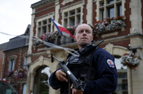 СМИ: захватчики церкви во Франции кричали "Аллах Акбар"