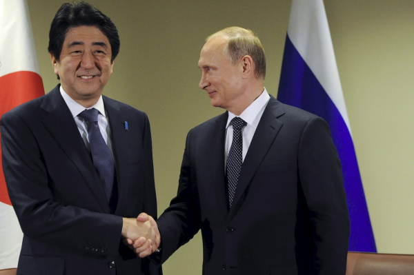 Небоевая ничья: что сулит встреча Путина с главой Японии