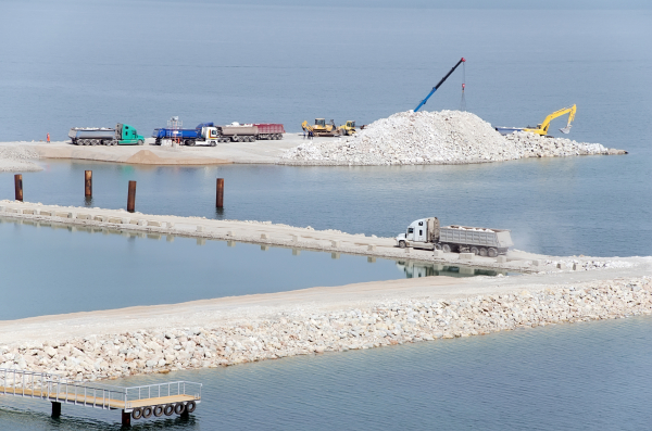 Строители Крымского моста сняли клип о своей работе