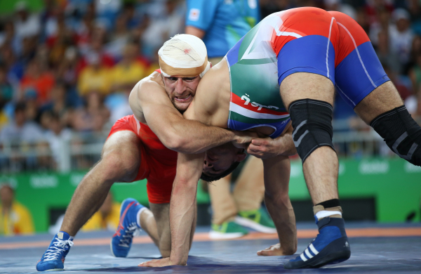 Тренер: борец Аниуар Гедуев не смог взять золотую медаль из-за кровотечения
