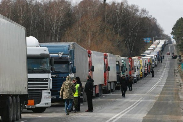 Цеховая солидарность - украинские дальнобойщики помогали российским обходить блокаду