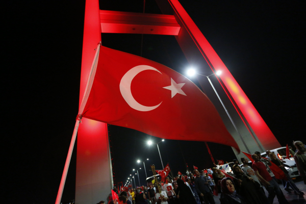 "Турция останется приверженной принципам демократии" - вице-премьер Турции