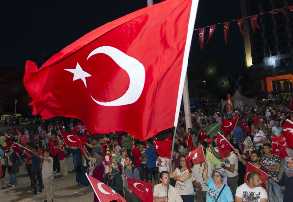 Турция выпускает заключенных, освобождая тюрьмы для участников госпереворота