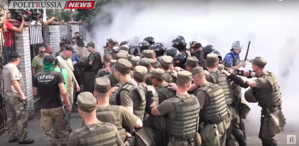 Украинские радикалы атаковали Нацгвардию в поддержку своих товарищей-садистов