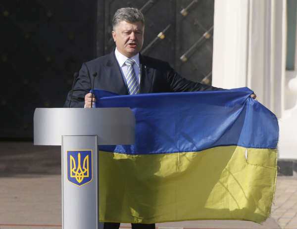 В Крыму прокомментировали желание Порошенко поднять над полуостровом флаг Украины