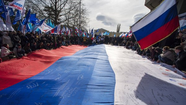 В Москве к 12 июня установили рекорд: развернули самый большой флаг России В Москве к 12 июня установили рекорд: развернули самый большой флаг России