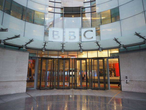 В Совфеде предложили ответить Лондону блокировкой счетов телеканала BBC