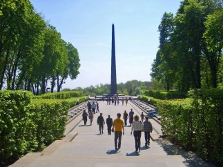 Ветераны ВОВ возмущены намерением киевских властей захоронить воинов АТО под монументом Славы
