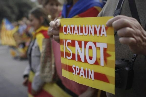 Власти Испании подали иск на резолюцию о независимости Каталонии