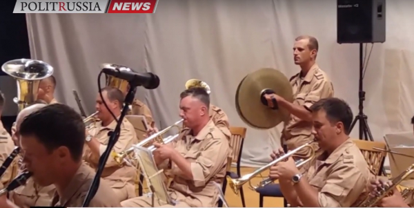 Военный оркестр России выступил перед семьями погибших сирийских солдат