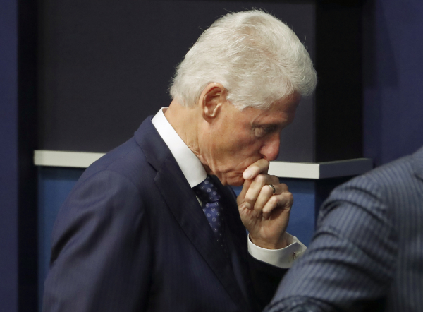 "Вторая серия" - Биллу Клинтону не удалось выступить в поддержку Хиллари в Айове