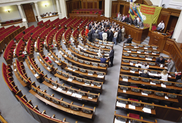 Киев растоптал конституцию в националистическом угаре