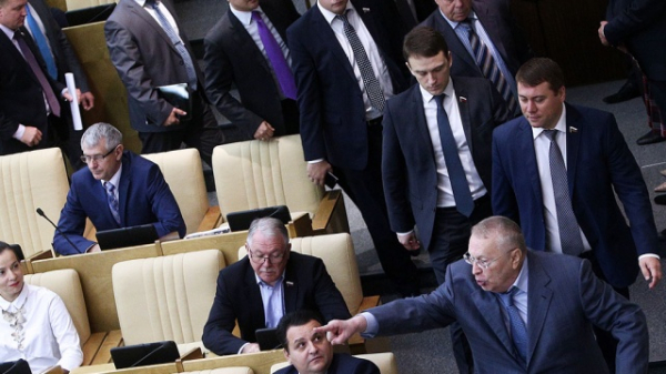 Исход фракции ЛДПР из Госдумы - Жириновский обвинил Роднину в подготовке Майдана
