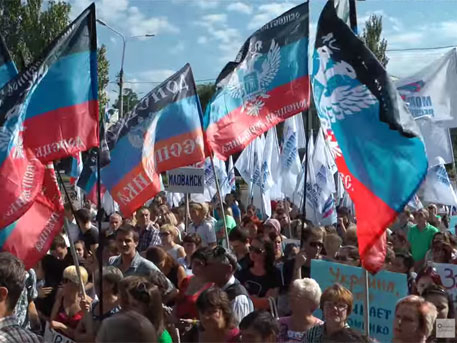 Жители Донбасса поздравили Порошенко с днем "НАТОзависимости" Украины