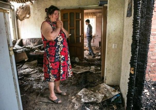 Жители Донбасса пытаются ремонтировать дома и ждут возвращения родных   (видео)
