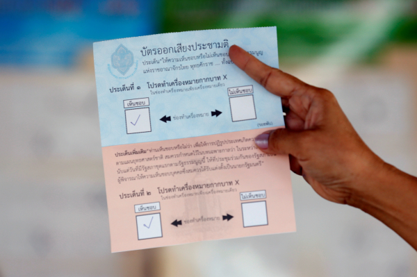 Жители Таиланда на референдуме поддержали идею о новой конституции