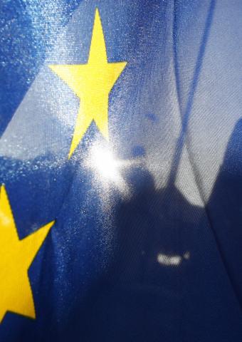 ЕС запретил финансовым компаниям готовить аналитику по Сбербанку и ВТБ 
