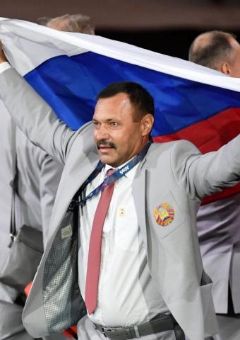 Восхитительный героизм: белорусы пронесли флаг России на открытии Паралимпиады