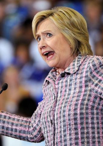 Двух зайцев: Клинтон выиграла от взлома сервера демократов