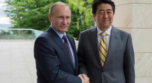 Абэ надеется на успех на переговорах по мирному договору с Путиным