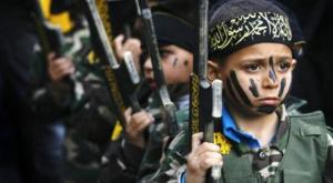Доклад: "Исламское государство" делает из похищенных детей боевиков