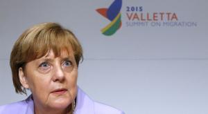 Экс-премьер Польши возложил вину за теракты в Париже на Ангелу Меркель