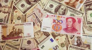 Финансовый аналитик: девальвация юаня выгодна российской экономике 