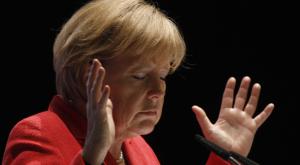 FT: Меркель не хочет признавать, что ее решение по беженцам было ошибочным