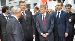 И нашим, и вашим - в 2012 году Порошенко одарил Януковича подлинником Айвазовского